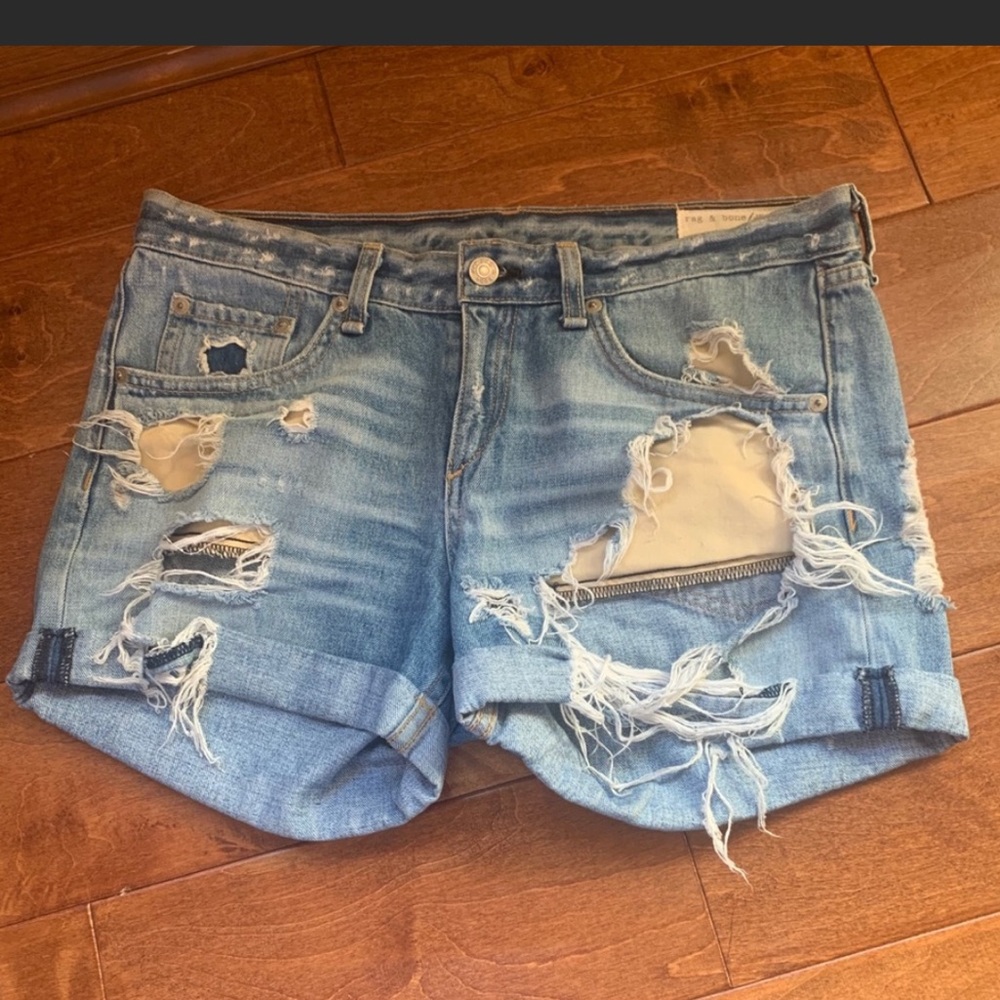 Rag & bone size 26 Jean shorts